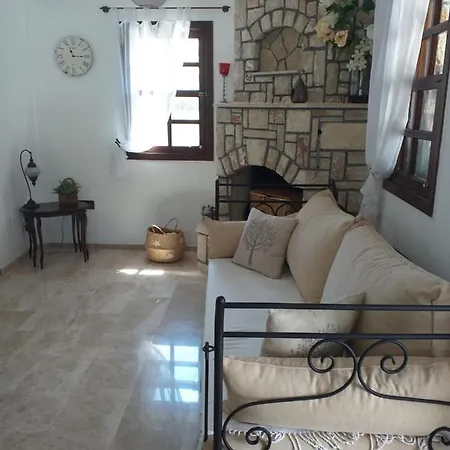 Tatil Evi 3-bed Sleeps 5 Annie's Hse Ortaca *