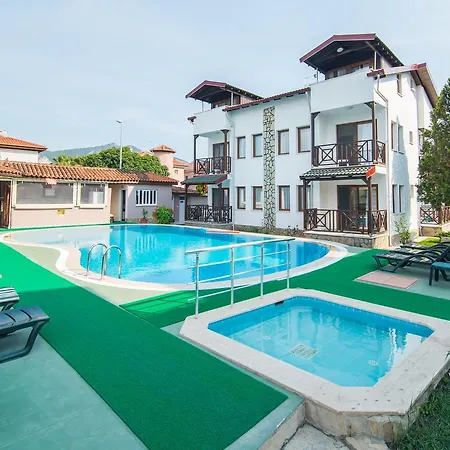 B.c. Alya Aparthotel 2*