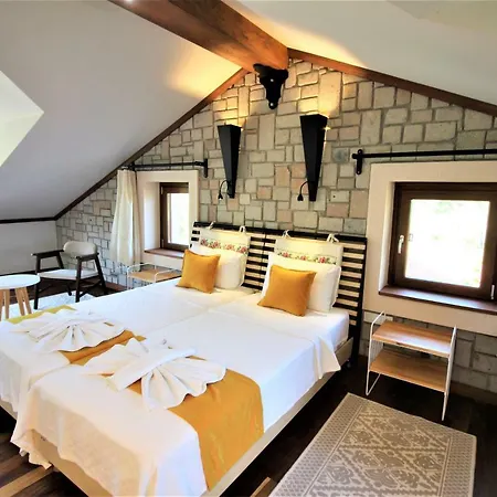 Alcedo Villa *
