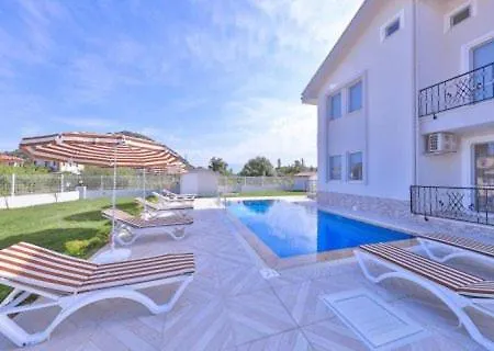 Twins Minta Villa