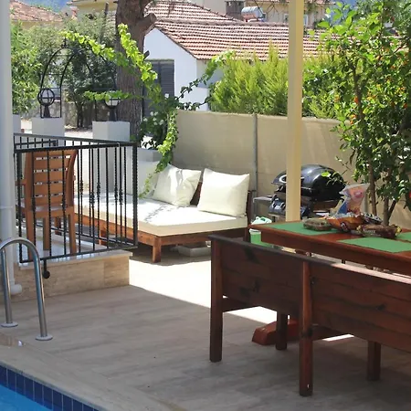Villasevval-sleeps8-pool-bbq-ac-neartown Villa