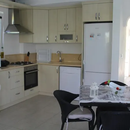 Villa Villasevval-sleeps8-pool-bbq-ac-neartown