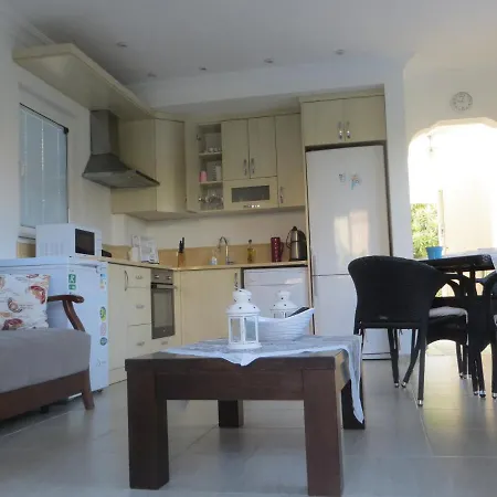 Villasevval-sleeps8-pool-bbq-ac-neartown Villa *