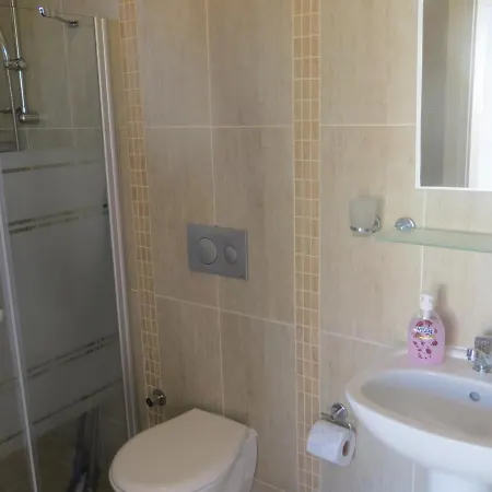 Villa Villasevval-sleeps8-pool-bbq-ac-neartown