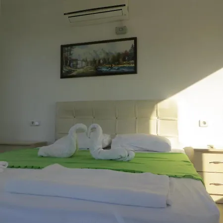 Villasevval-sleeps8-pool-bbq-ac-neartown *