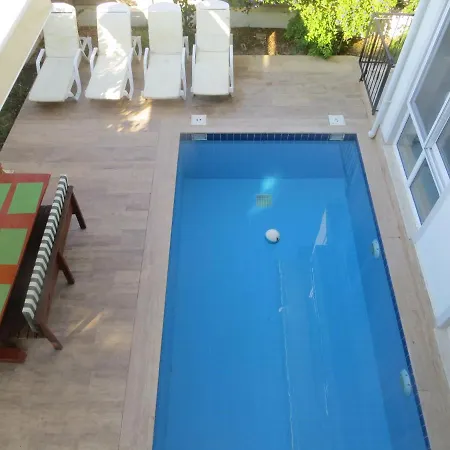 Villasevval-sleeps8-pool-bbq-ac-neartown