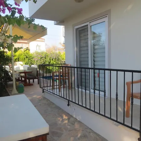 Villasevval-sleeps8-pool-bbq-ac-neartown *