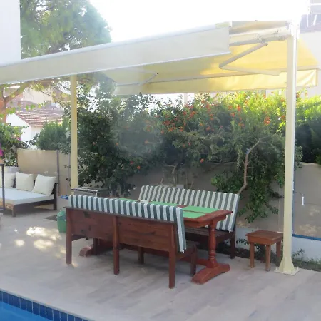 Villasevval-sleeps8-pool-bbq-ac-neartown Villa *