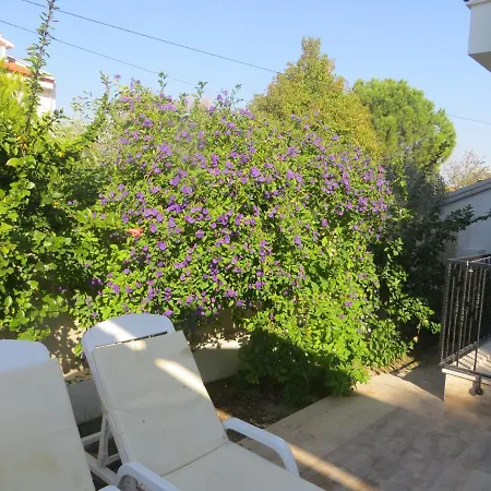 Villasevval-sleeps8-pool-bbq-ac-neartown