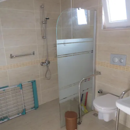 Villasevval-sleeps8-pool-bbq-ac-neartown