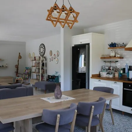 Dionyssos Villa *