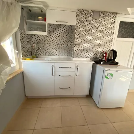 Erken Apartment *