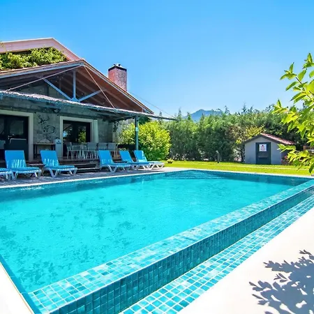 Stonehouse-1 Villa