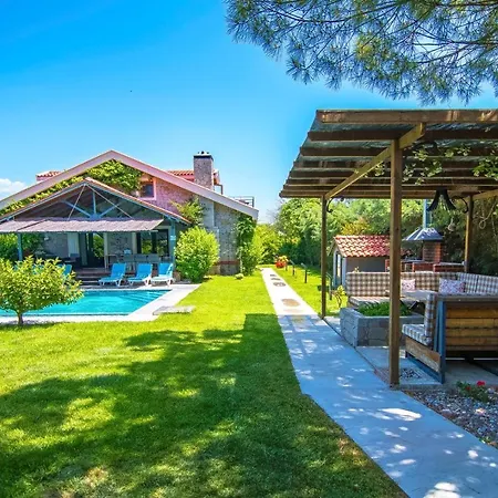 Villa Stonehouse-1