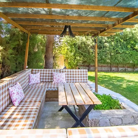 Villa Stonehouse-1 *