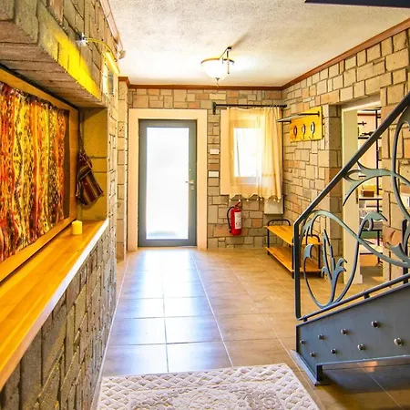Villa Stonehouse-1