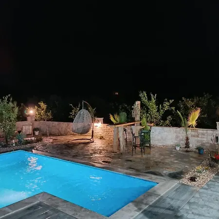 Dionyssos Villa