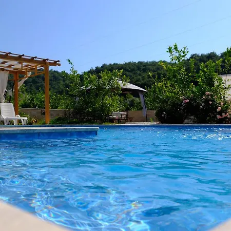 Dionyssos Villa *