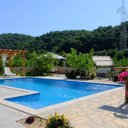 Dionyssos Villa *