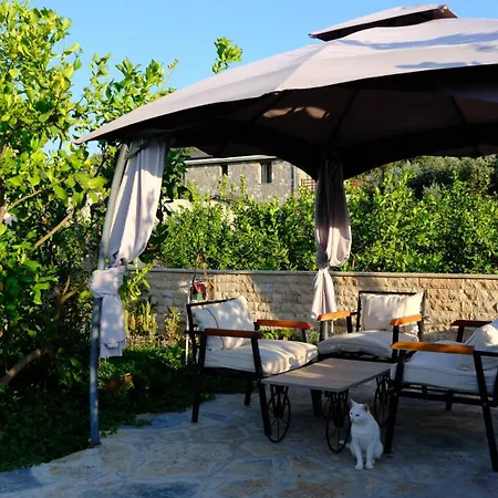 Dionyssos Villa