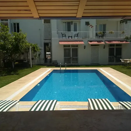 Grandma's Garden Aparthotel 3*