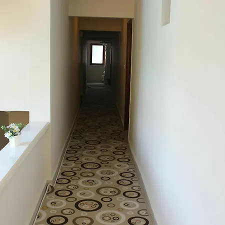 Four Seasons Apartment *